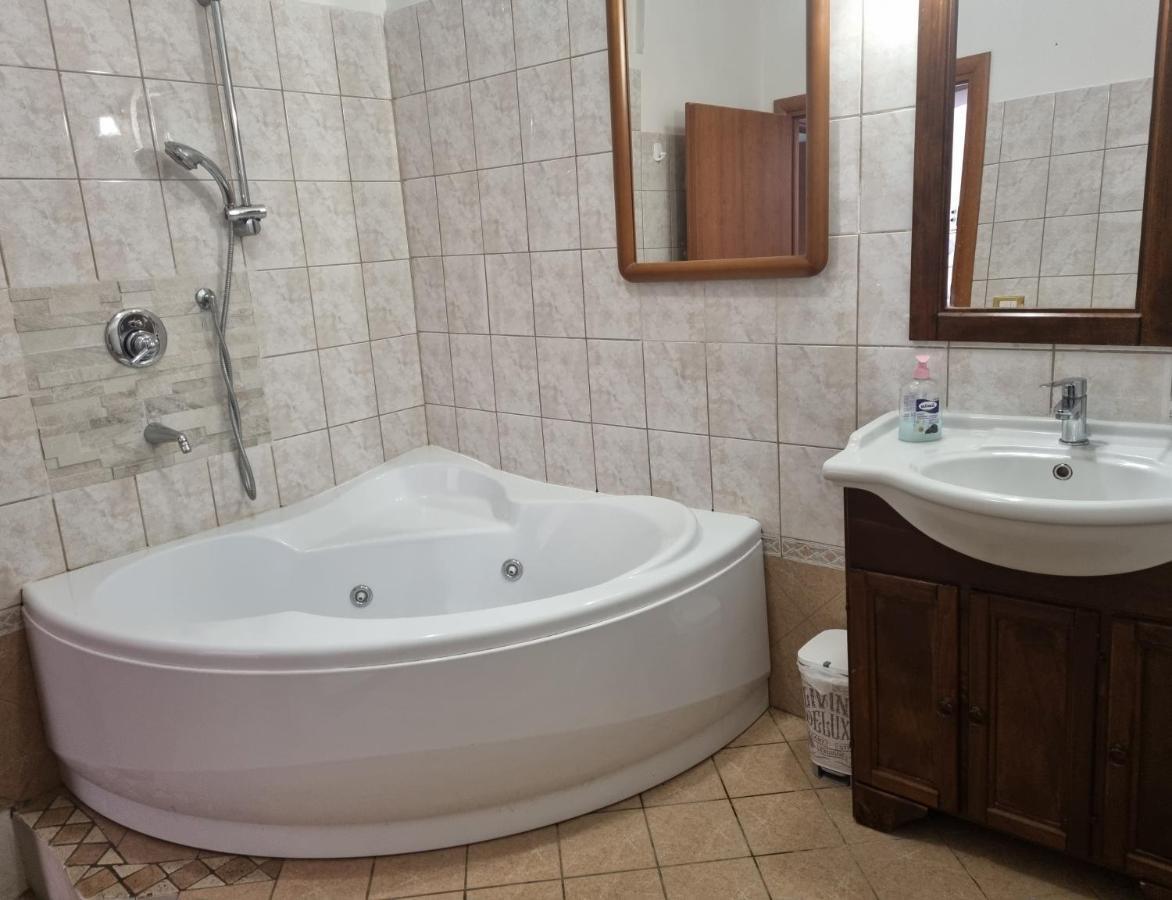 Casa Mille Baci Con Parcheggio Apartment Livorno Ngoại thất bức ảnh